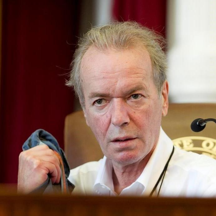 Martin Amis, British novelist who brought a rock ‘n’ roll sensibility to his work, has died at 73